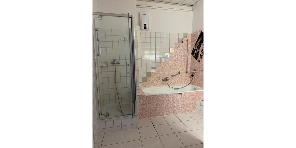 Etagenwohnung Hof Altstadt - 4 Zimmer, 110 m&sup2;, 330&euro; | Angebot:25964485