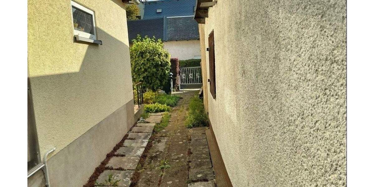 Reihenmittelhaus Oelsnitz - 4 Zimmer, 69 m&sup2;, 98.000&euro; | Angebot:25776182