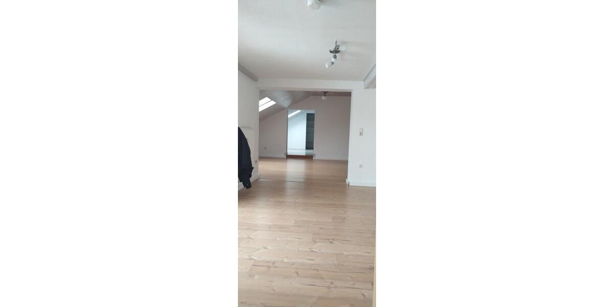 Dachgeschoßwohnung Hof Neuhof - 5 Zimmer, 90 m&sup2;, 750&euro; | Angebot:26674781