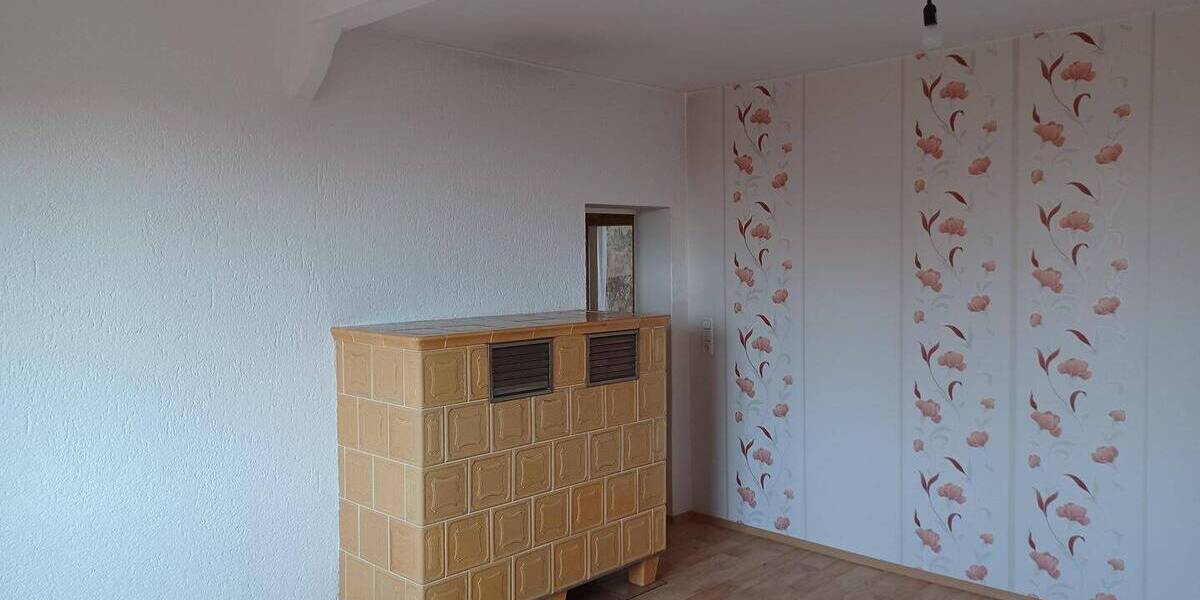 Doppelhaushälfte Pausa - 7 Zimmer, 185 m&sup2;, 65.000&euro; | Angebot:25741449