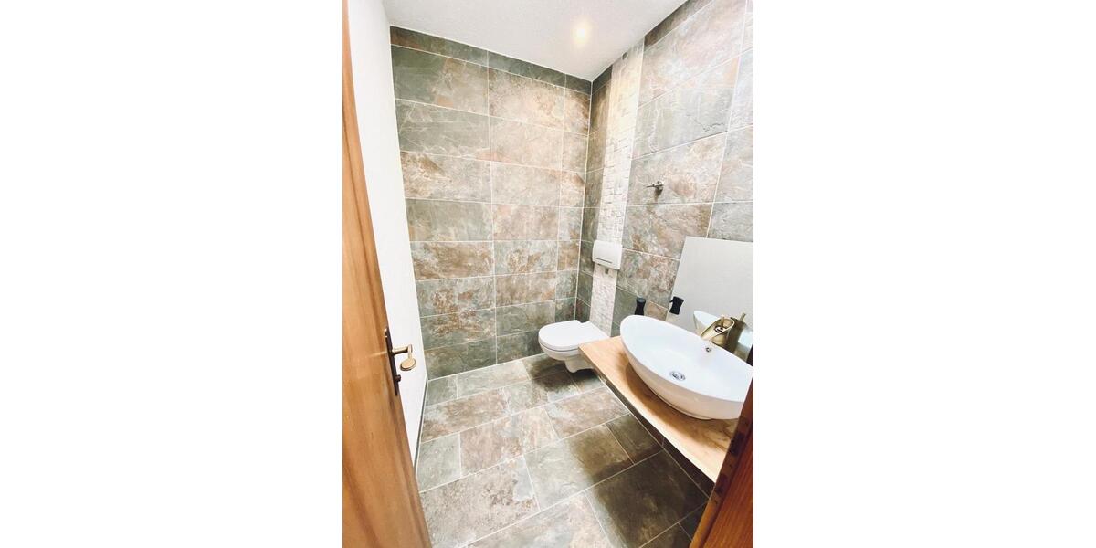 Einfamilienhaus Hof Neuhof - 5 Zimmer, 326 m&sup2;, 1.700&euro; | Angebot:26096955