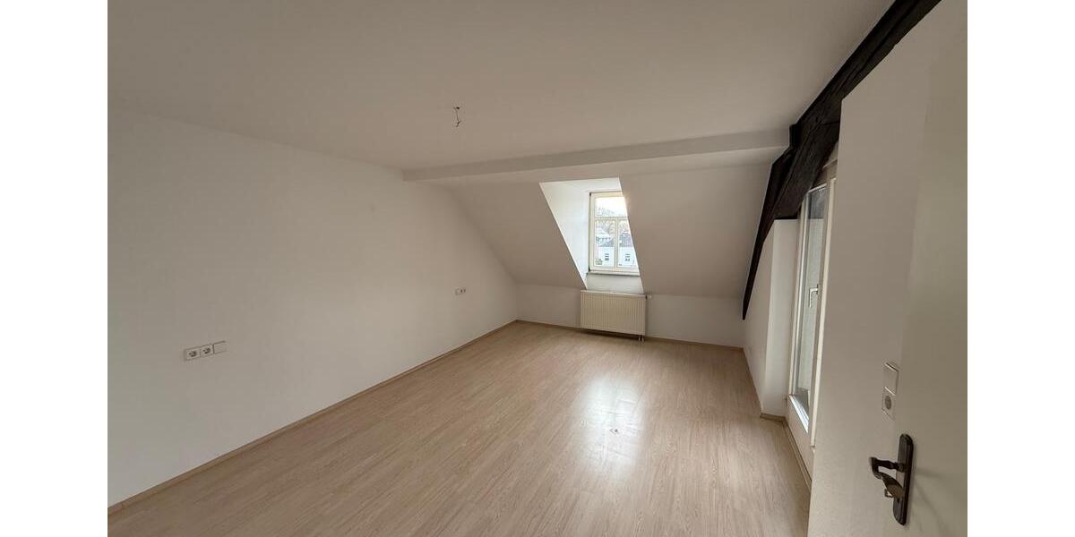 Dachgeschoßwohnung Auerbach/Vogtland Vogtland - 2 Zimmer, 77 m&sup2;, 460&euro; | Angebot:24337412