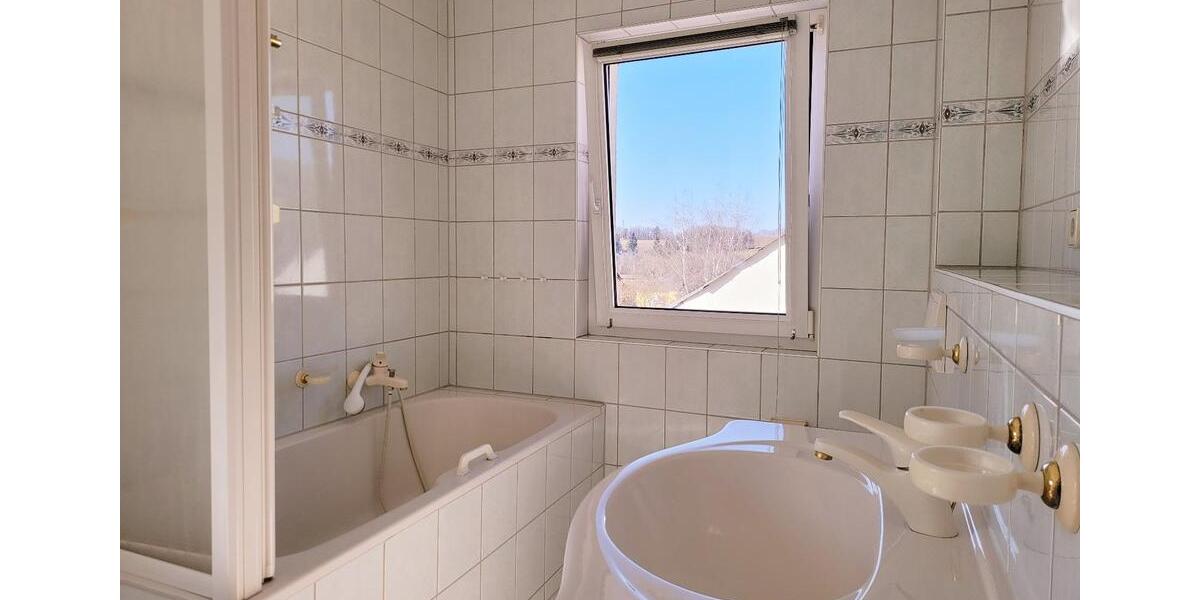 Etagenwohnung Schleiz - 3 Zimmer, 92 m&sup2;, 715&euro; | Angebot:21494338