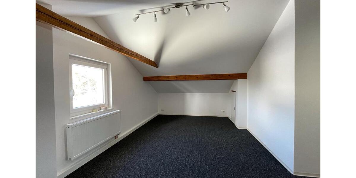 Einfamilienhaus Hof Christiansreuth - 9 Zimmer, 200 m&sup2;, 1.500&euro; | Angebot:26634673