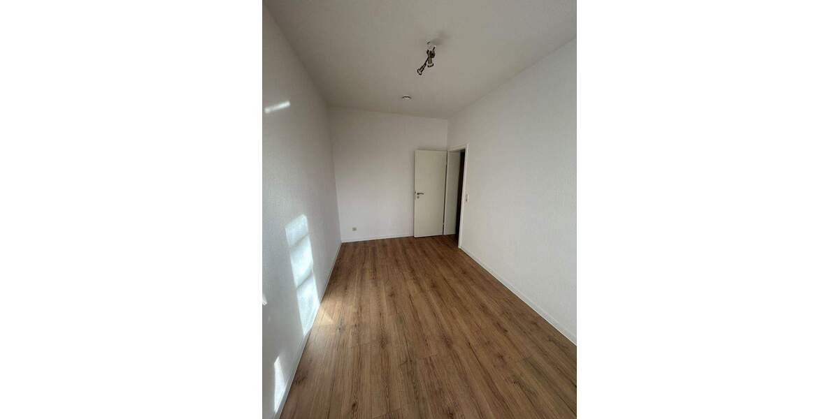 Etagenwohnung Plauen Stadtmitte - 3 Zimmer, 68 m&sup2;, 375&euro; | Angebot:26155802