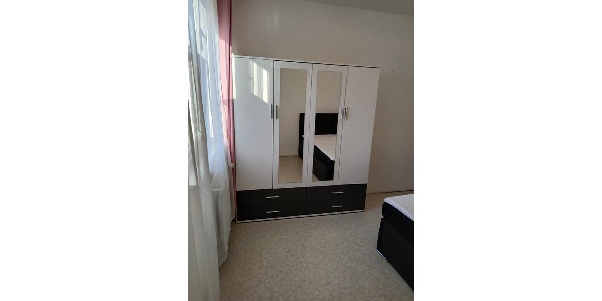 Etagenwohnung Reichenbach im Vogtland - 2 Zimmer, 42 m&sup2;, 350&euro; | Angebot:25820825