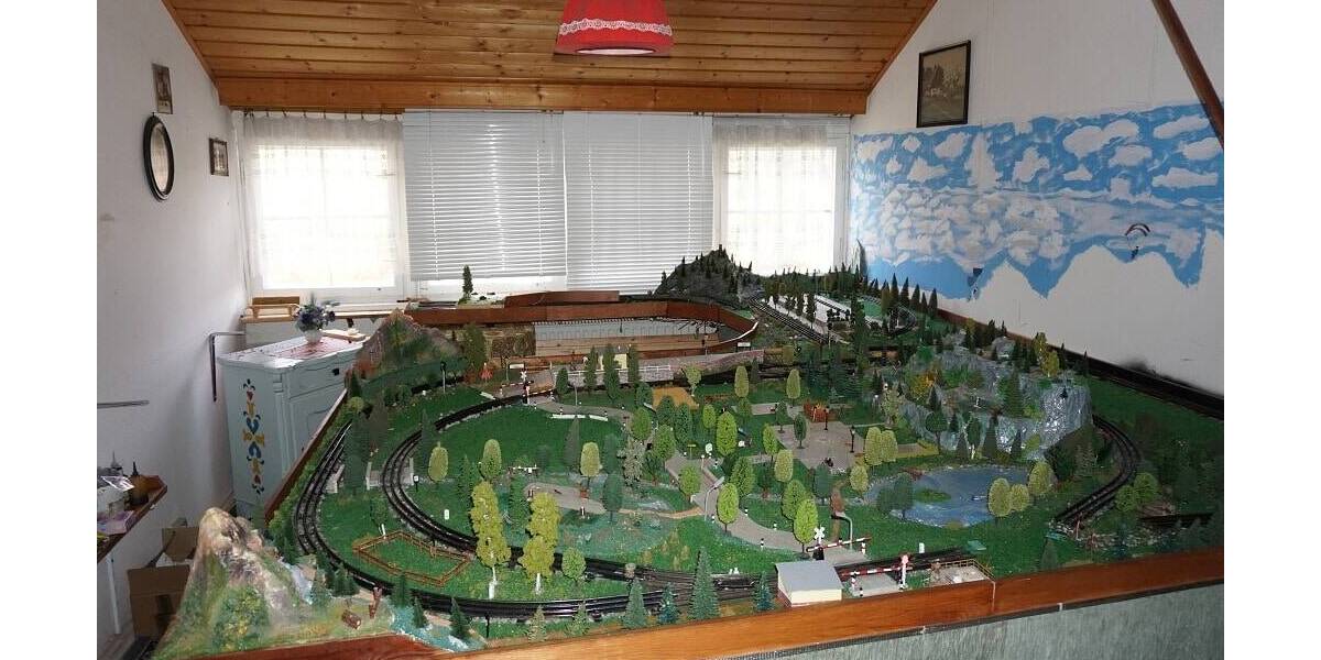 Mehrfamilienhaus, Wohnhaus Adorf - 8 Zimmer, 200 m&sup2;, 121.000&euro; | Angebot:25997740