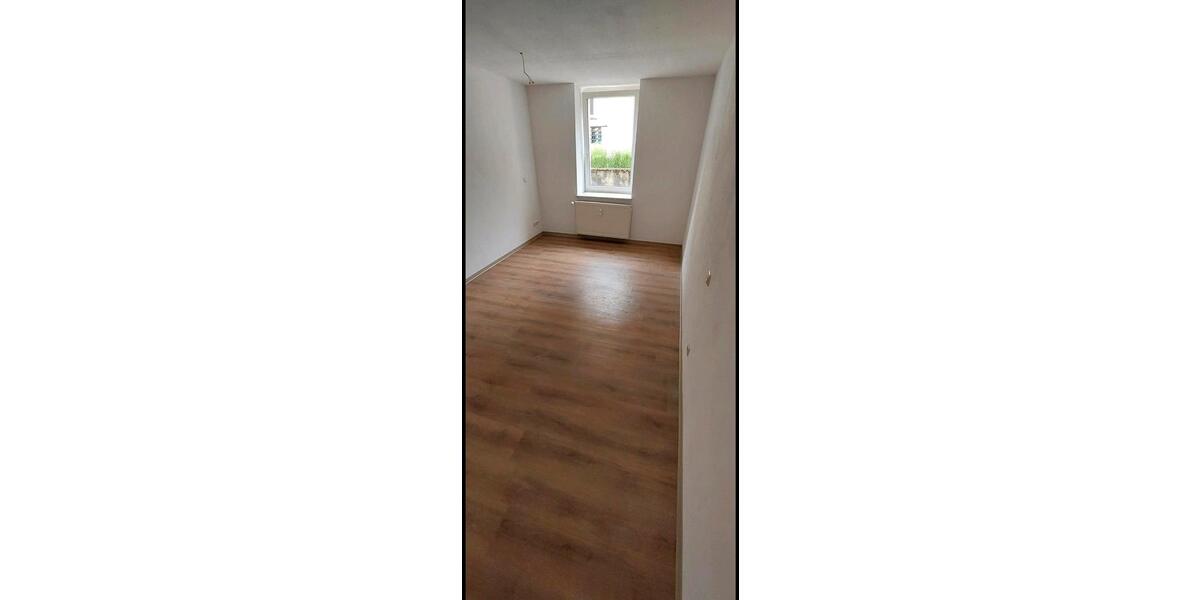 Erdgeschoßwohnung Klingenthal - 4 Zimmer, 150 m&sup2;, 900&euro; | Angebot:25304227