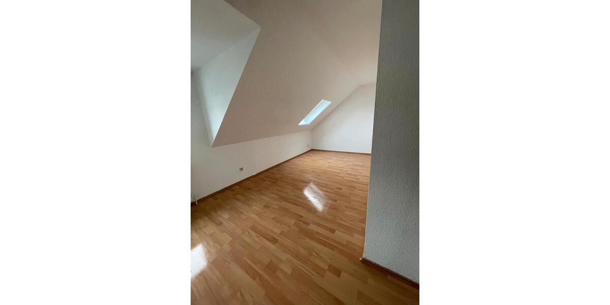 Dachgeschoßwohnung Reichenbach im Vogtland - 2 Zimmer, 45 m&sup2;, 495&euro; | Angebot:24535100