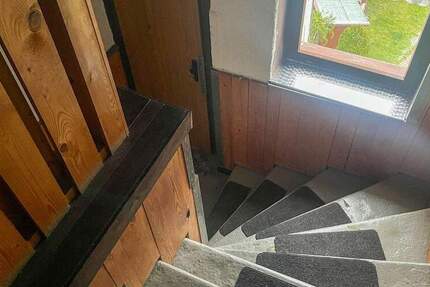 Haus Netzschkau - 8 Zimmer, 147 m&sup2;, 60.000&euro; | Angebot:25695885