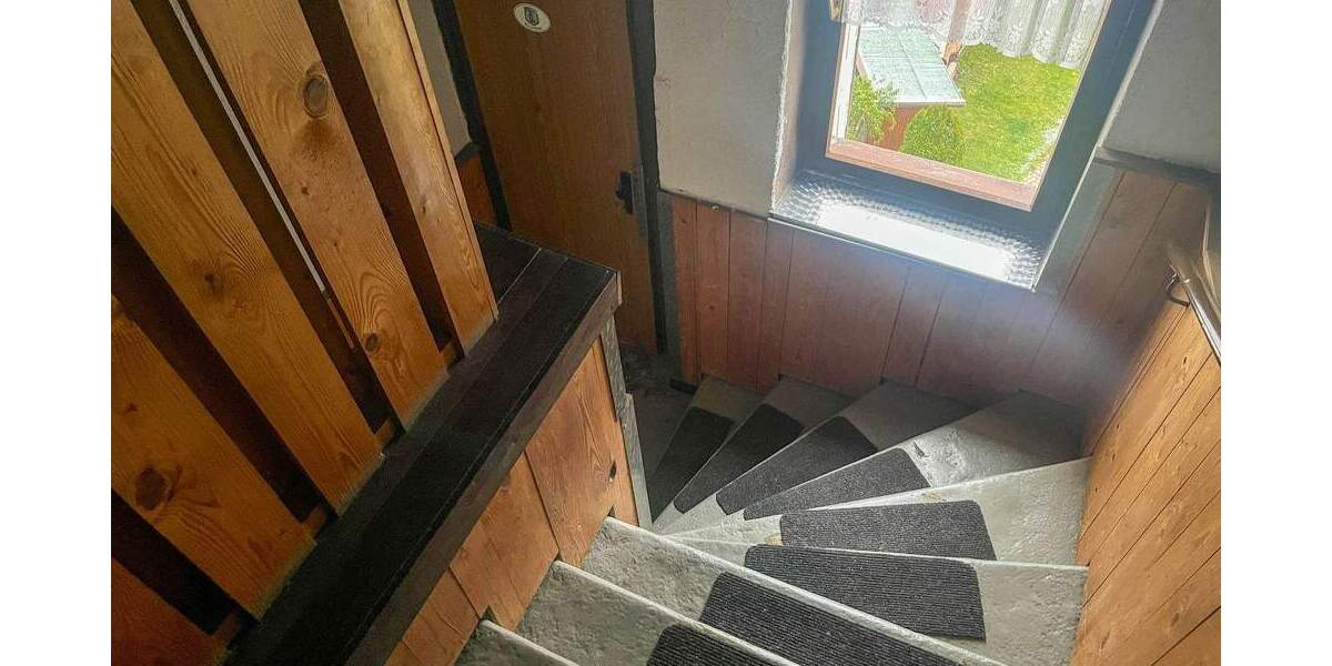 Mehrfamilienhaus, Wohnhaus Netzschkau - 8 Zimmer, 147 m&sup2;, 60.000&euro; | Angebot:25695885