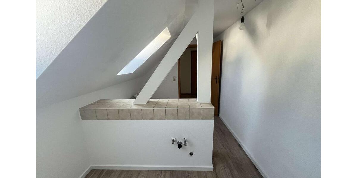 Dachgeschoßwohnung Reichenbach im Vogtland - 4 Zimmer, 77 m&sup2;, 380&euro; | Angebot:26168702