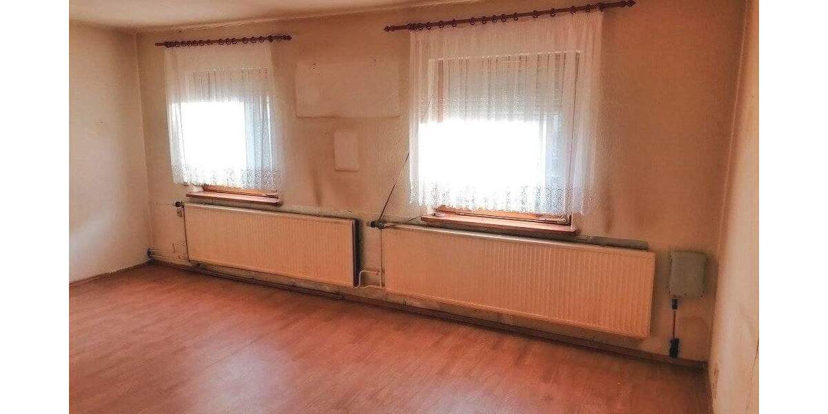 Einfamilienhaus Lengenfeld - 4 Zimmer, 122 m&sup2;, 85.000&euro; | Angebot:25799464