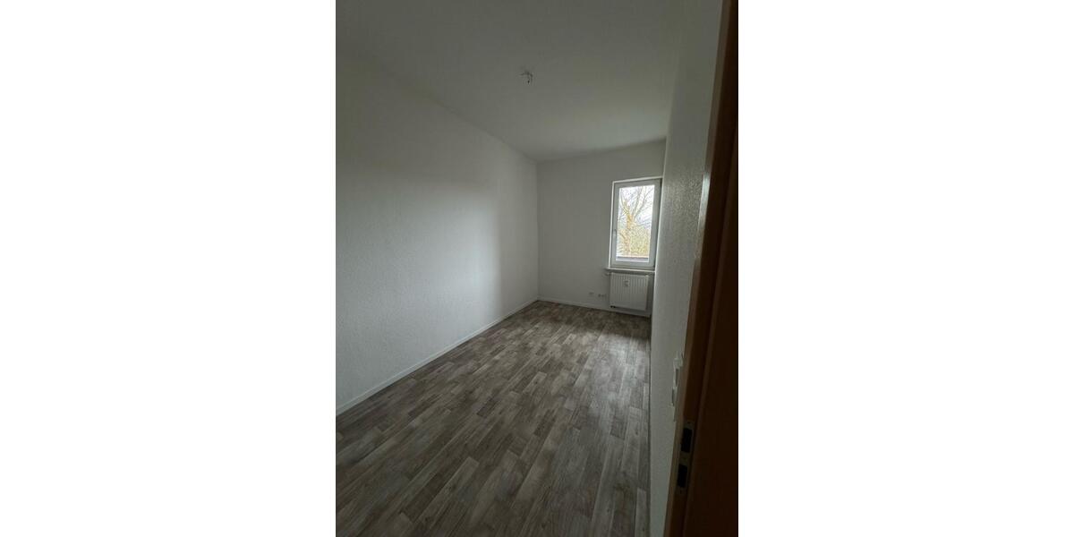 Erdgeschoßwohnung Greiz - 3 Zimmer, 66 m&sup2;, 380&euro; | Angebot:25224307